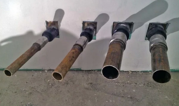 монтаж труб через стену